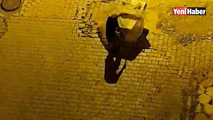 Elazığ'da hırsız, çaldığı televizyonu el arabasıyla götürdü