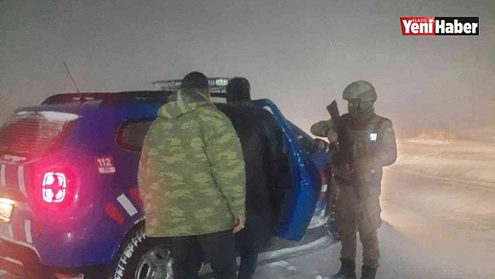 Yolda Mahsur Kalan Vatandaşlara Jandarma Yardım Eli Uzattı