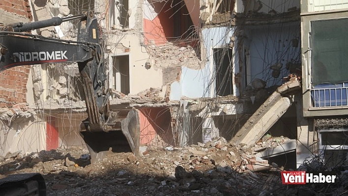 Elazığ'da 'Korna' Sesi İle 4 Katlı Bina Yıkıldı!