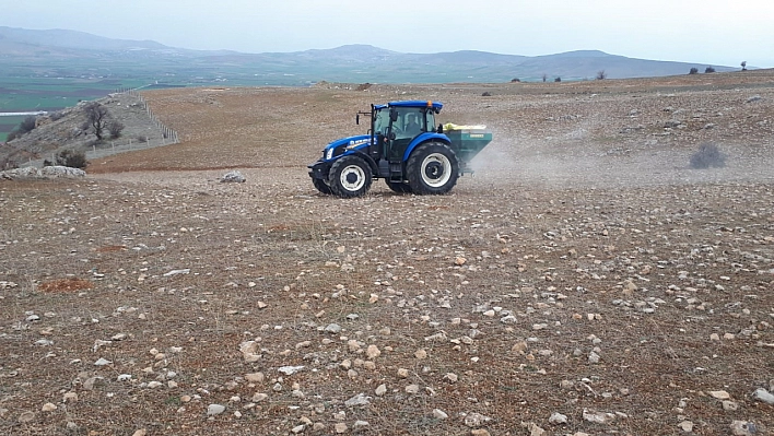 Palu'da Gübreleme Çalışması Sürüyor