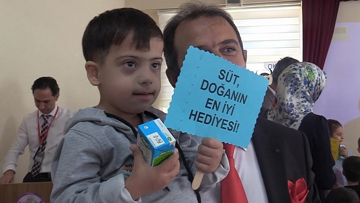 Miniklere Okul Sütü Dağıtıldı