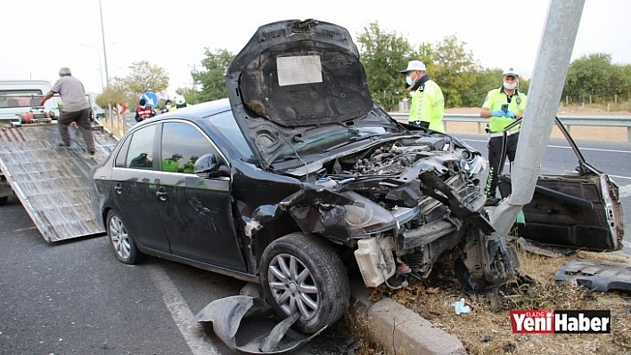 Elazığ'da otomobiller çarpıştı: 1 ölü, 2 yaralı