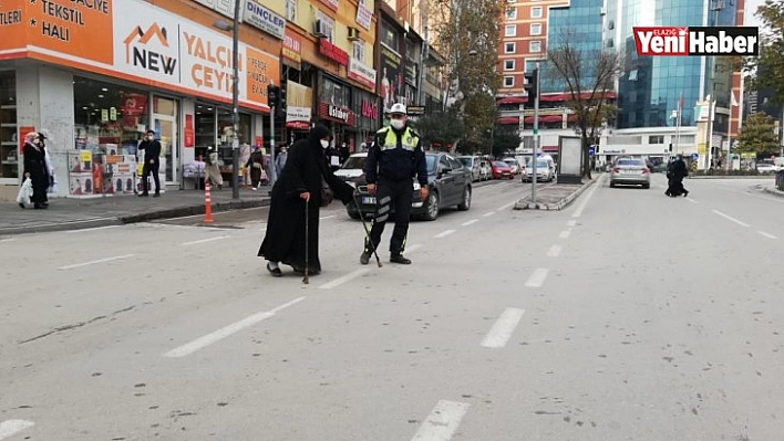 Elazığ'da Polisten Örnek Davranış!