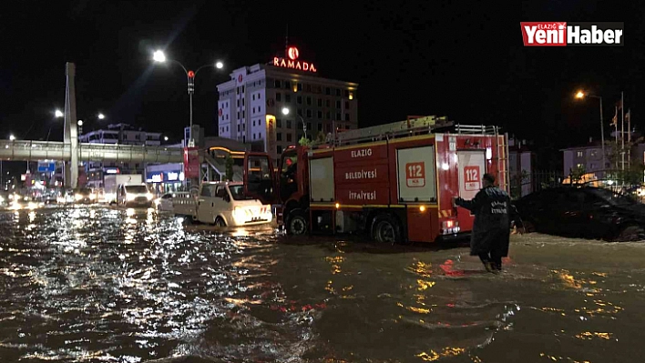 Elazığ'da sağanak biranda bastırdı, onlarca araç yolda kaldı