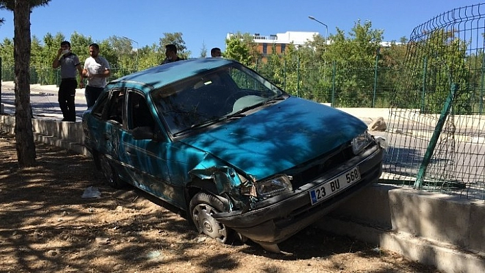 Elazığ'da Trafik Kazası: 2 Yaralı