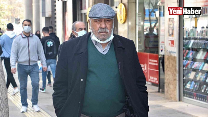 Elazığ'da vatandaşlar korona virüs tedbirlerini unuttu, maskeler çene altında kaldı
