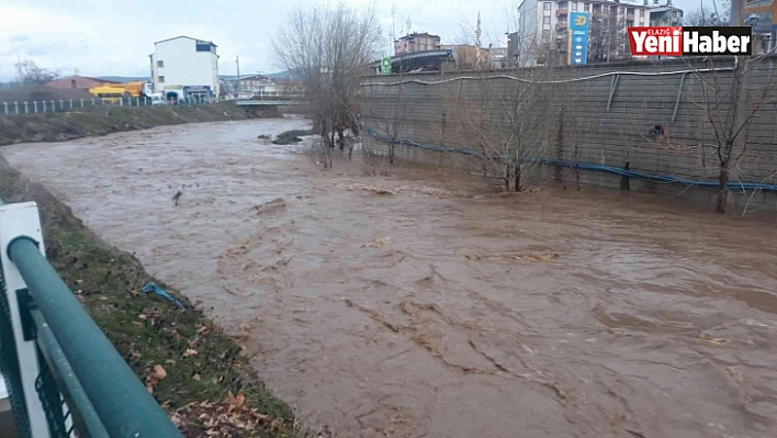Karakoçan'da Dereler Taştı