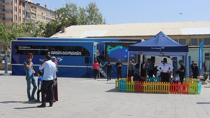 Türk Telekom Eğitim Tırı Elazığ'da