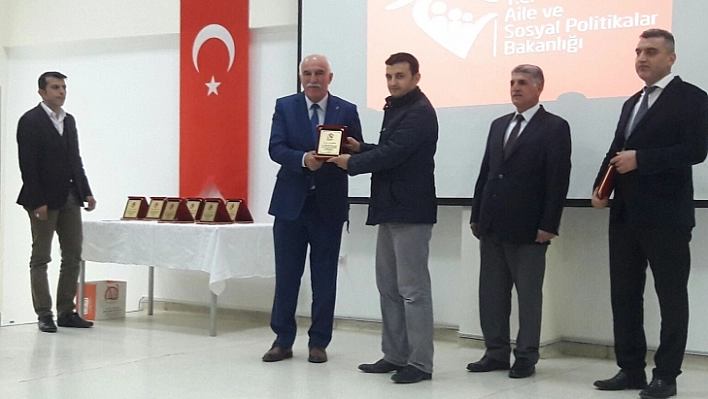 ASP İl Müdürü Kenç'ten, Öğretim Üyelerine Plaket