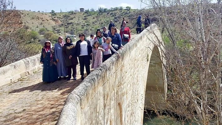 Elazığ'lı Bayanlar, Çemişgezek İlçezisini Gezdi