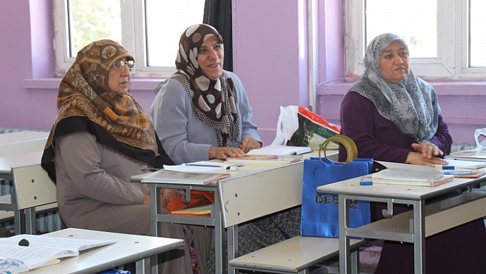 60'ından Sonra Okuma Yazma Öğreniyorlar