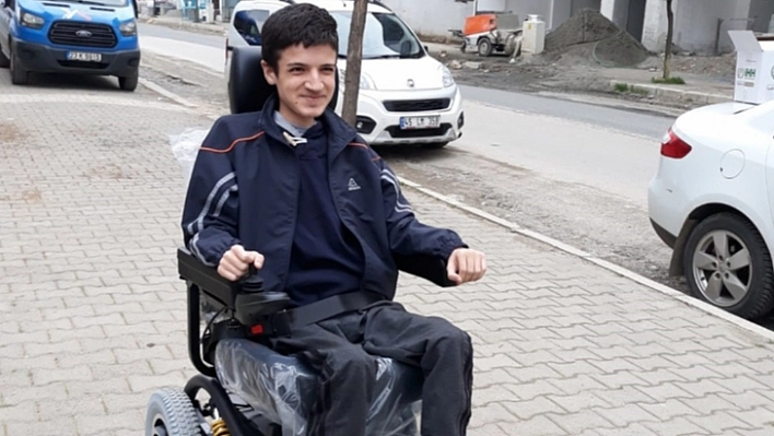 Engelli gence, akülü sandalye