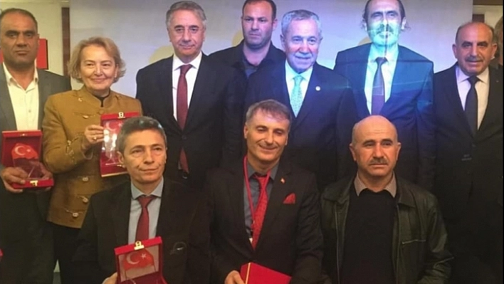 Temizlik Görevlisi Ödüllendirildi