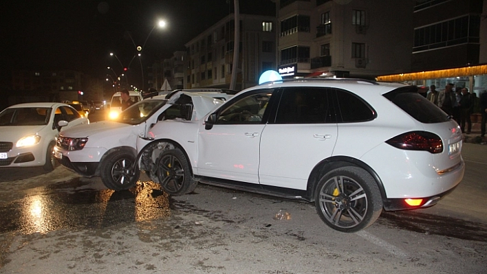 Trafik Kazası  5 Yaralı