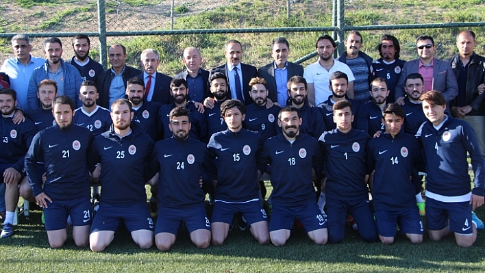Rektör'den Futbol Takımına Destek Ziyareti