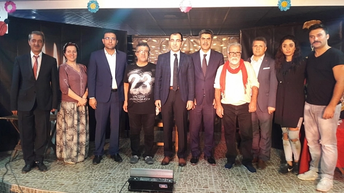 Kovancılar Tiyatroya Doydu