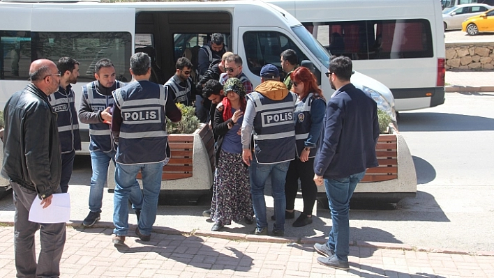 Çocuklara Hırsızlık Yaptıran Çete Yakalandı
