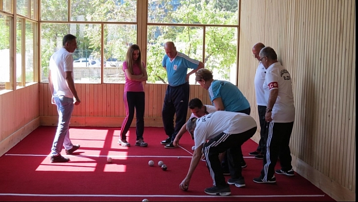 Yetişkin Gençlerin Bocce Turnuvası