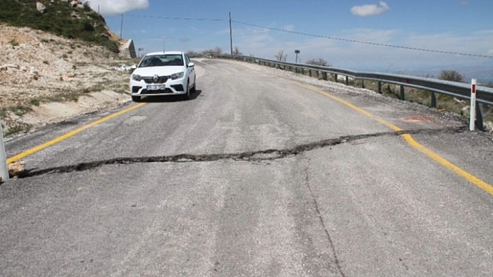Harput'ta İkiye Bölünen Yol Onarıldı