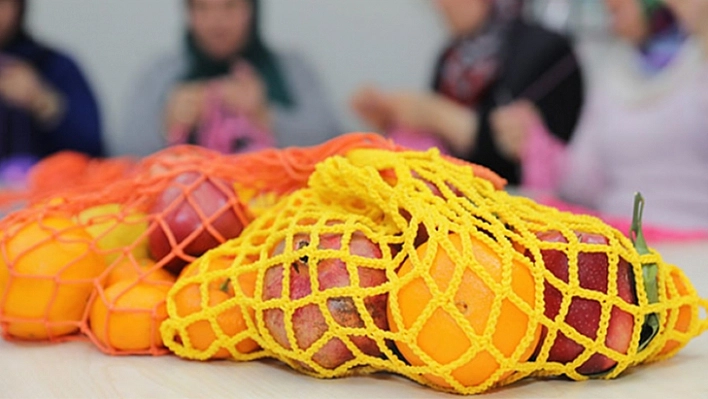 Plastik poşet yerine rengarenk fileler