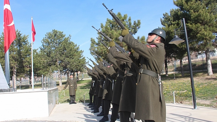 Şehitler Saygı Atışı İle Anıldı