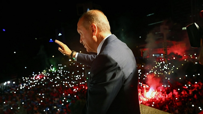 'Bir Şarkısın Sen, Ömür Boyu Sürecek…'