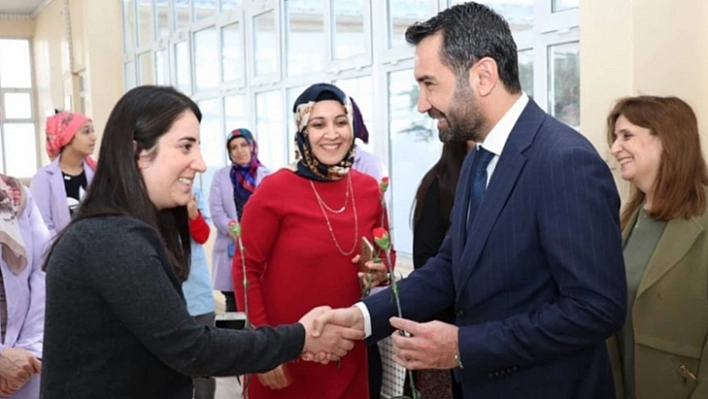 Başkan Şerifoğulları Takdir Topluyor