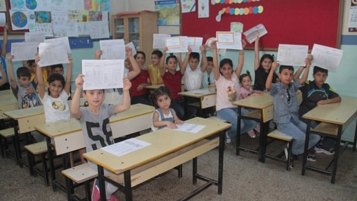 Elazığlı Öğrencilerin Karne Heyecanı