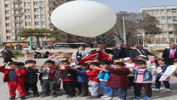 Şehitler Anısına Gökyüzüne Meteoroloji Balonu Bırakıldı