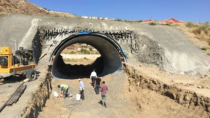Palu'da İki Mahalle Birbirine Bağlanıyor