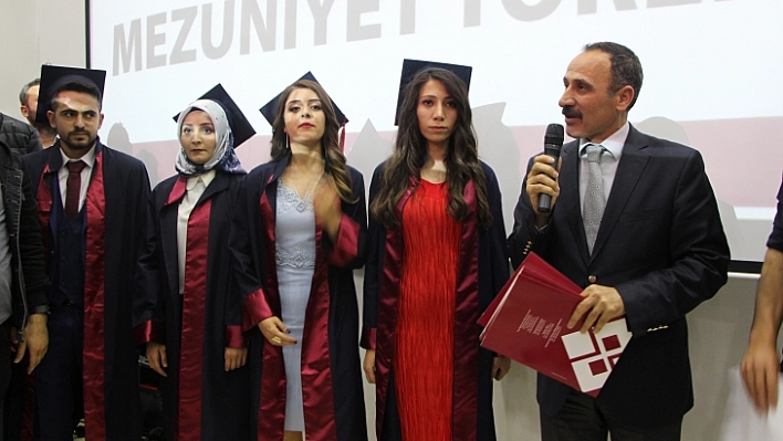 İletişim Fakültesi Öğrencilerinin Mezuniyet Sevinci