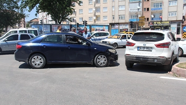 Elazığ'da trafik kazası: 2 yaralı