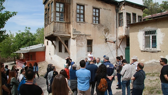 Arkeologlar Harput'u İnceledi