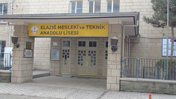 Öğrencilerden Tiyatro Oyununa Davet