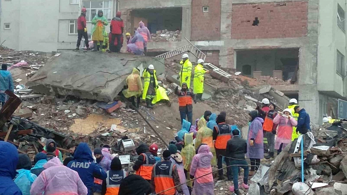 'İki Vatandaşımızın Enkaz Altında'