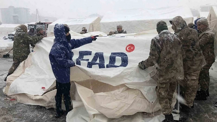 Elazığ Ekibi Deprem Bölgesinde