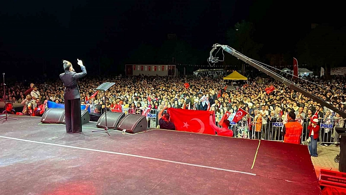 Elazığ'da Unutulmaz Azerin'in Konseri