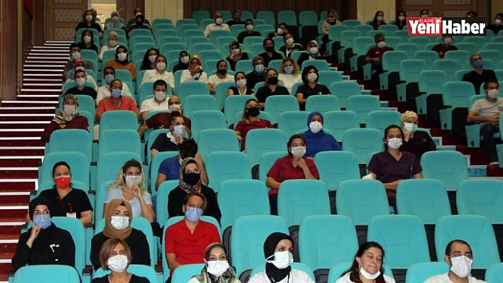 FÜ Hastanesi sekreterlerine hasta ve hasta yakınları ile iletişim eğitimi