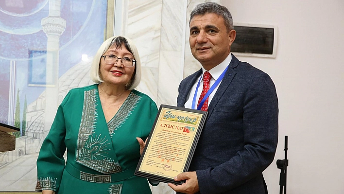 Gazeteci Akbıyık'a Anlamlı Ödül