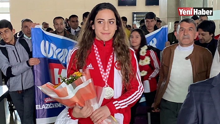 Gizem Özer'e Coşkulu Karşılama