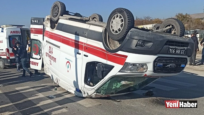 Hasta Taşıyan Ambulans, Ticari Araçla Çarpıştı!
