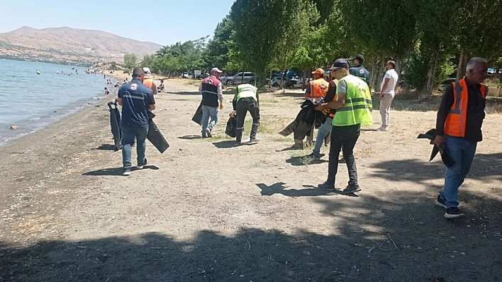 Hazar Gölü'nde 40 Ton Atık Toplandı