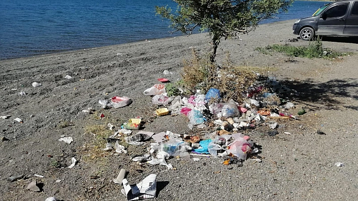 Hazar Gölünü Kirletenler Yandı!