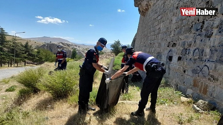 Jandarma Ekiplerinden Örnek Davranış