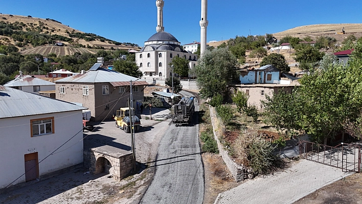 Köy Yollarında Hummalı Çalışma