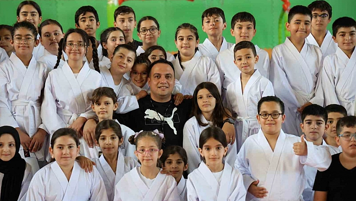 Elazığlı Polisten Örnek Davranış