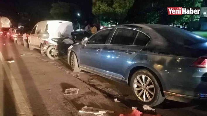 Motosiklet park halindeki otomobile çarptı: 1 yaralı