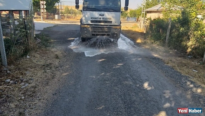 Muhtar, karantinaya aldığı köyünü köşe bucak dezenfekte ettirdi