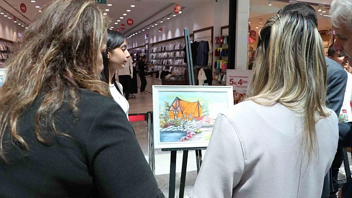 Öğrencilerin yıl sonu resim sergisi büyük beğeni topladı