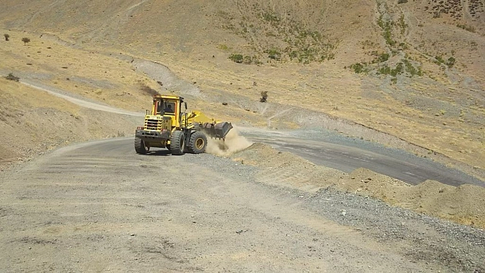 Palu'da Yol Bakım Çalışmaları Yapıldı
